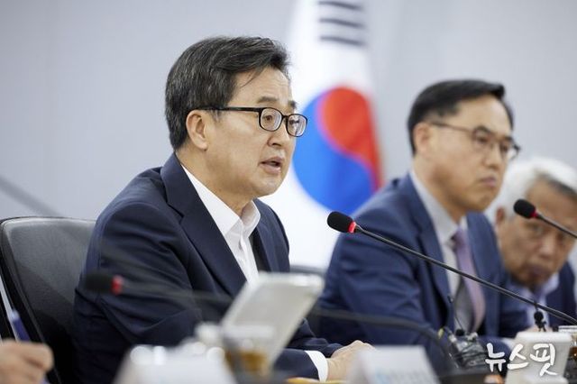 김동연, 복귀 후 첫 일정은 도정점검회의 “민생추경 시급…6월 회기에 꼭 처리할 수 있도록 도의회와 협의” 당부