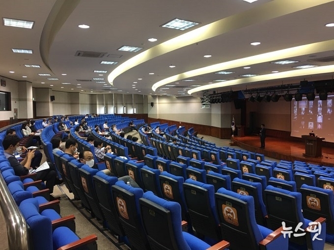 서울대 행복연구센터 홍영일 교수