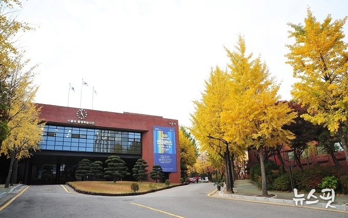 시흥시 ABC행복학습타운은 은행나무와 단풍나무가 줄지어있는 의외의 단풍명소다.