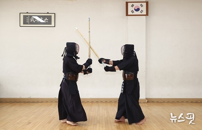 조진용 선수와 박병훈 선수가 대련을 하고 있다.(용인시 제공)