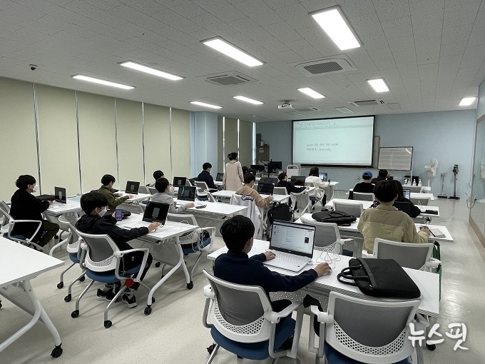 시흥시-서울대 북부교육장에서 진행 중인 스누콤 초등코딩 수업