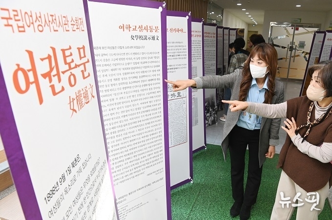 수원시 가족여성회관이 진행 중인 ‘나부터 돌봄 챌린지 #소중한 나를 안아주세요’에 참여하고 있는 시민들.(수원시 제공)