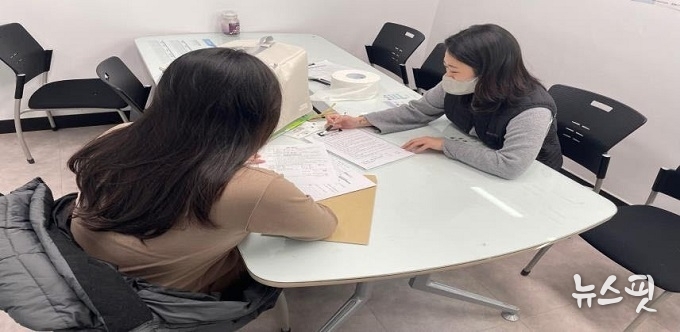 입양상담.(시흥시 제공)