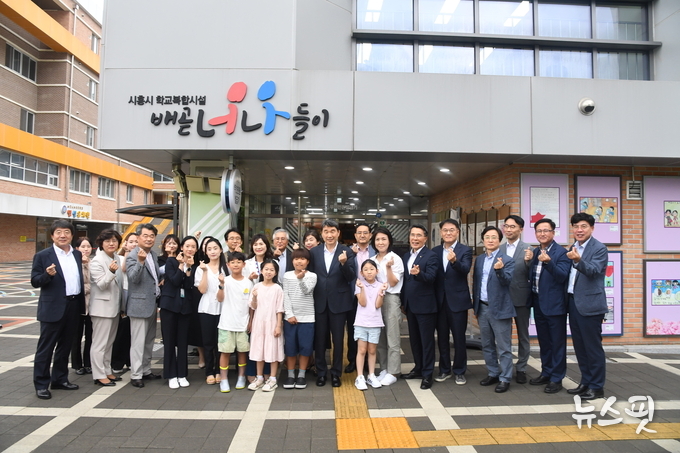 2023년 7월, 이주호 교육부 장관의 시흥시 학교복합시설 ‘배곧너나들이’ 현장 방문. (시흥시 제공)