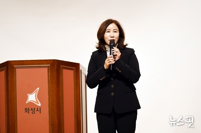 축사하는 김경희 화성시의회 의장.(사진=화성시의회)