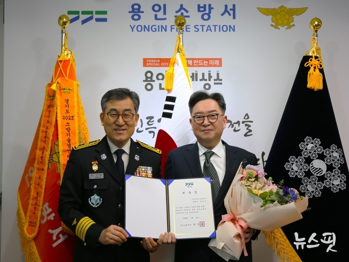 31일 용인소방서장 집무실에서 구급지도의사 위촉식을 진행하고 있다.(사진=용인소방서)