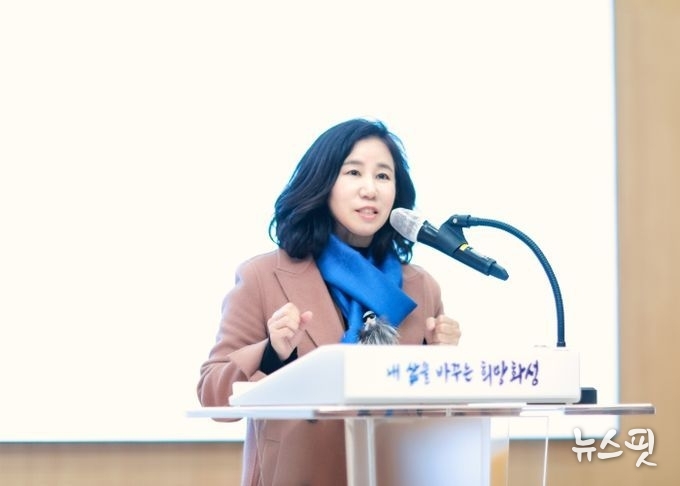 축사하는 김경희 의장.(화성시의회 제공)