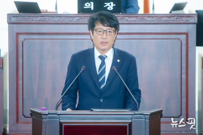 화성시의회 유재호 의원이 제235회 임시회 제2차 본회의에서 5분 자유발언을 하고 있다. (사진=화성시의회)
