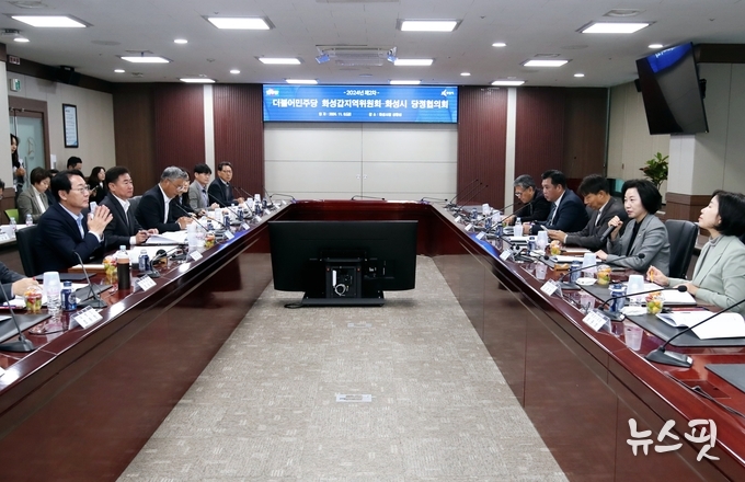 더불어민주당 화성갑 지역위원회-화성시 2024년 제2차 당정협의회에서 송옥주 의원 질의하는 모습.(사진=화성시)