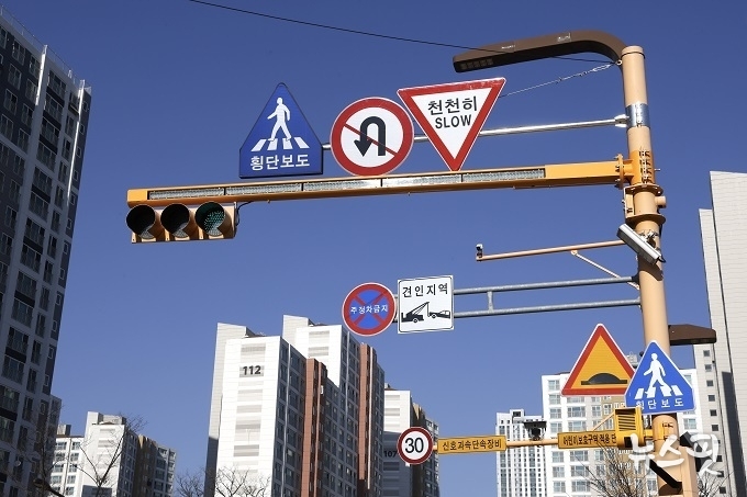 LED 차량신호등 보조장치.(화성시 제공)