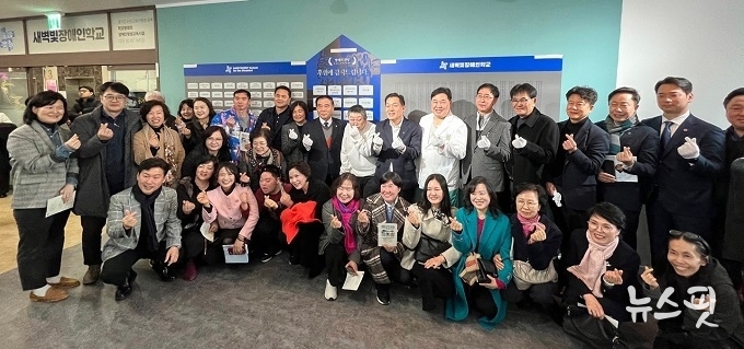 수원새벽빛장애인야간학교 이전 개소식 참석자 모습.(사진=수원특례시의회)