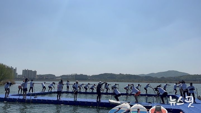 패들보드 인명구조요원 교육과정 개설.(여주도시공사 제공)