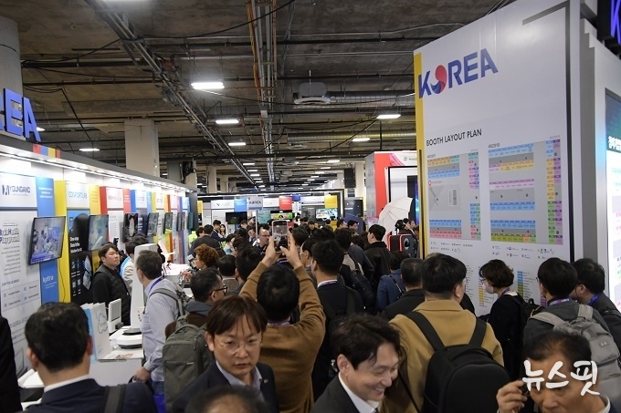 용인특례시는 CES 2026에서 참가를 지원하는 용인지역 기업 위스메디컬이 CES 혁신상을 받았다고 밝혔다. 사진은 지난해 1월 7일 미국 라스베이거스에서 열린 CES 2025.(용인시 제공)