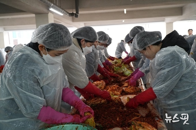 경콘진 김장나눔 행사 현장 모습.(경콘진 제공)