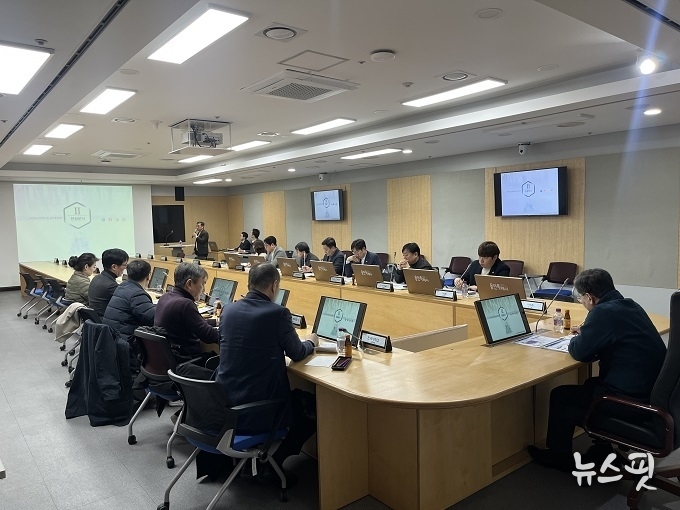 용인특례시가 30일 '용인반도체 국가산업단지 연계 스마트도시건설사업 실시계획(안)협의회' 회의를 열었다.(용인시 제공)