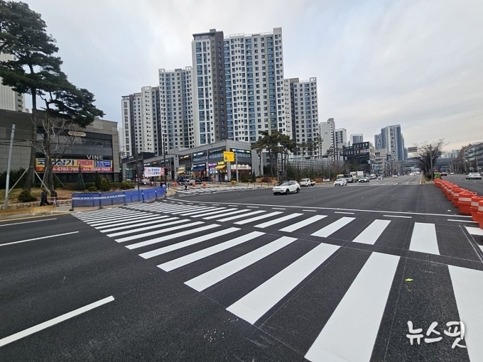 경수대로 평촌어바인퍼스트 앞 횡단보도 신설 후.(안양시 제공)