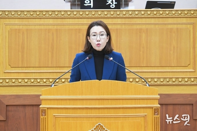 최수연 부의장이 제386회 임시회 제1차 본회의에서 ‘경기도 시내버스 공공관리제 재정분담 구조 개선 및 마을버스 지원 촉구 건의안’을 대표발의하고 있다.(사진=양주시의회)