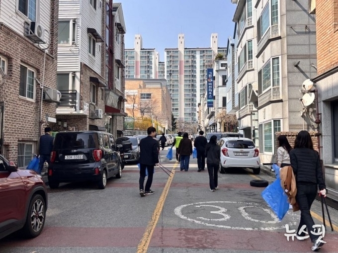 수지구 새봄맞이 대청소.(용인시 제공)