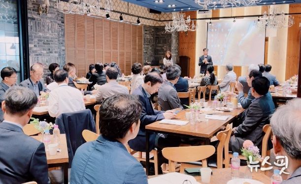 안양과천교육지원청 김재진 교육국장이 인사말을 하고 있다