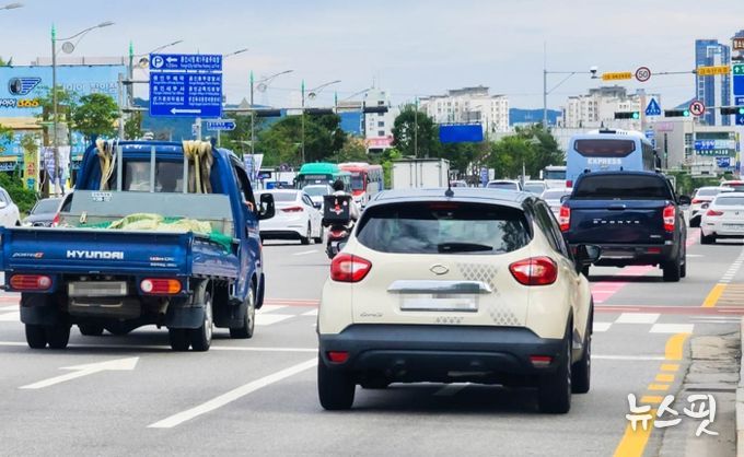 용인특례시가 오는 25일부터 다음 달 6일까지 노후경유차 조기폐차 지원을 위한 추가 접수를 진행한다. 사진은 도로 위 자동차들의 모습.(용인시 제공)