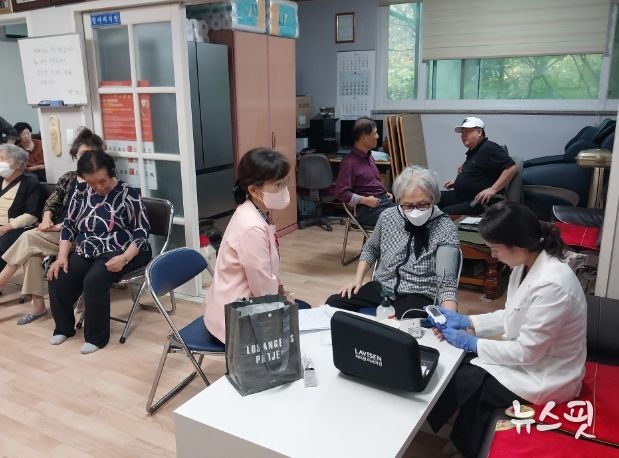 26일 유림동과 용인서울병원이 진행한 '슬기로운 경로당 건강모니터링’ 사업