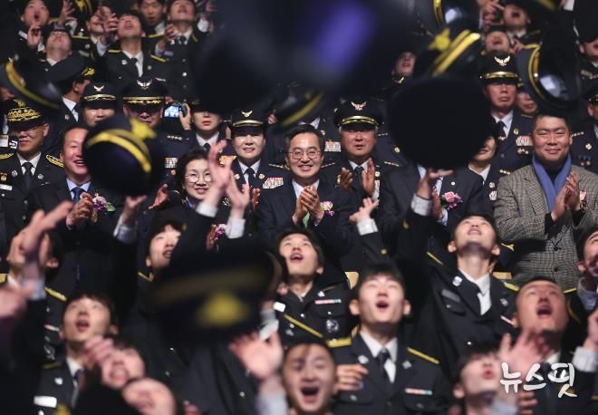 신규 경기도 소방공무원 386명 임용. 김동연