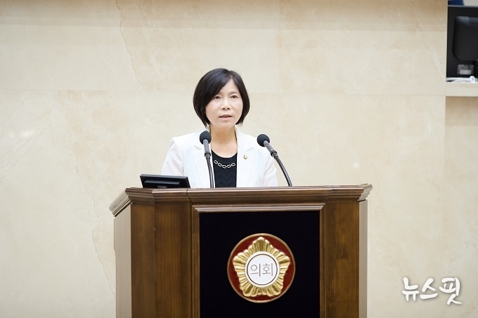 신현녀 의원이 27일 열린 제293차 제1회 정례회 제3차 본회의에서 시정 질문을 하고 있다.(사진=용인특례시의회)