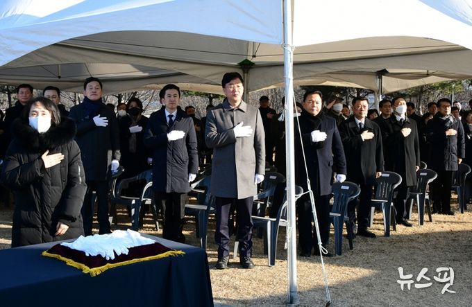 이민근 안산시장, 현충탑 참배로 계묘년 새해 시작