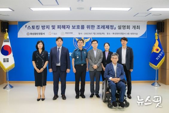 간담회 참석자 단체사진