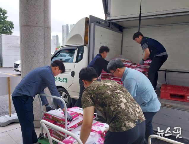 아산내과가 24일 용인특례시 처인구에 1500만원 상당의 쌀을 기탁했다