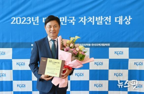 조용익 부천시장이 10월 5일 백범김구기념관 컨벤션홀에서 ‘2023년 대한민국 자치대상(기초자치단체장 부문)’을 수상했다.