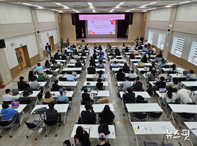 안산시는 지난 16일 안산시청 대회의실에서 ‘2024년 e-비즈니스 블로그 상위노출 방법 & 숏클립 홍보영상 제작 실무교육’을 개최 했다.