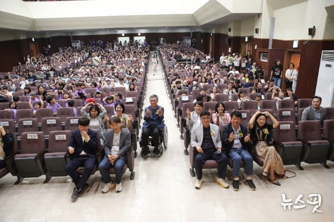 제12회 화성시 꿈나무 축제에 참가한 화성시의회 의원과 단체