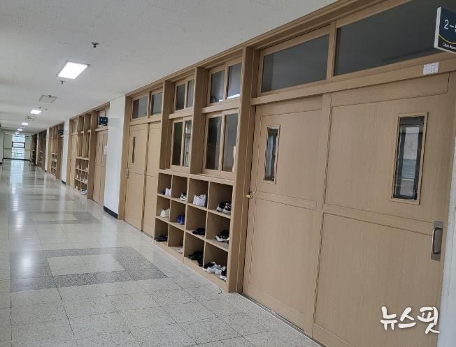 고양송산중학교 환경개선사업(노후 출입문 교체)