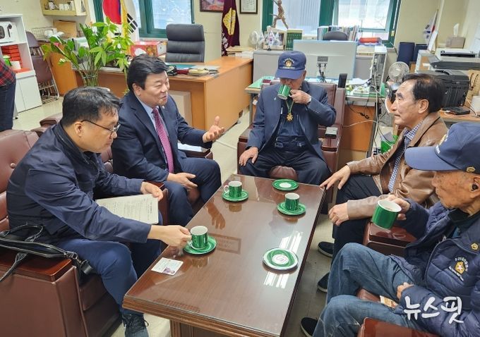 경기도 의회 이병길의원, 참전유공자 명예수당 인상안 청취와 논의
