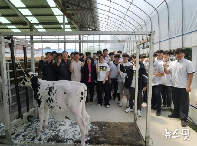(사)한국낙농육우협회, 포천일고 학생 대상 젖소 관리 교육 실시
