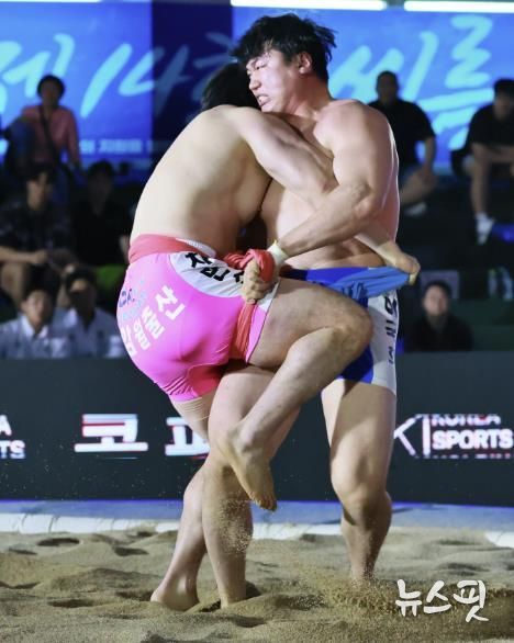 차민수(영암군민속씨름단), 이국희(양평군청) 경기시진