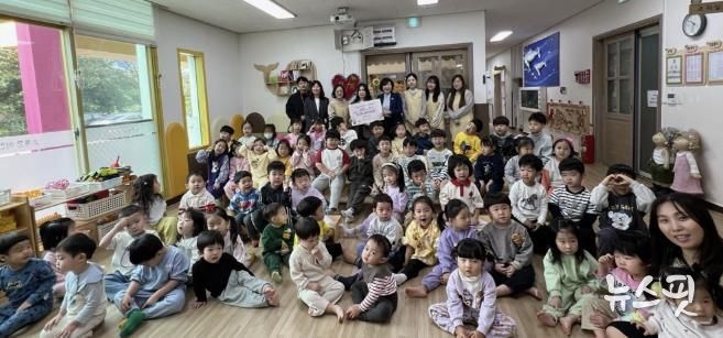 의왕시 초록꿈 어린이집, 벼룩시장 수익금 청계동 주민센터 기탁