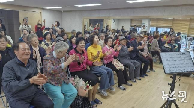 안양시 동안치매안심센터, 치매가족 힐링 프로그램 ‘동치美 가을음악회’성료