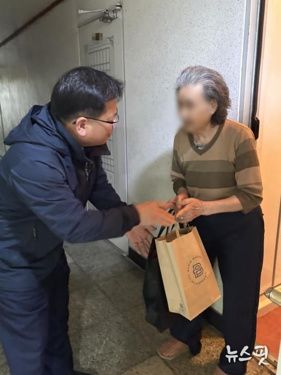 수원시 영통구 영통1동, 지역사회보장협의체 고독사 고위험가구에‘건강 간식’전달 및 안부확인 추진