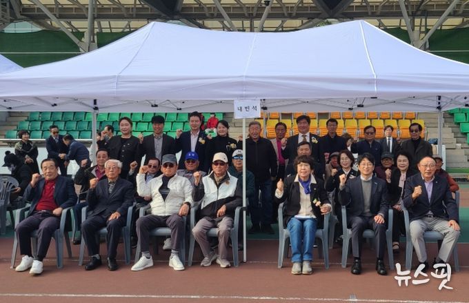 (우측부터) 윤해원 지회장, 홍지선 부시장, 이정애 시의회 부의장