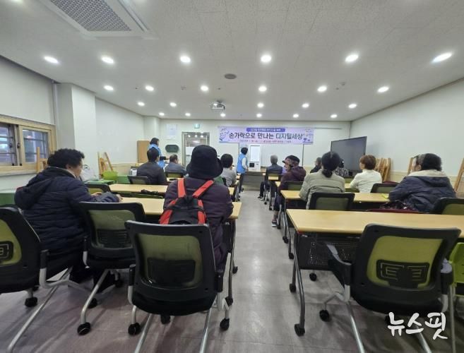 광주시, 어르신 대상 ‘손가락으로 바꾸는 디지털 세상’ 교육 운영