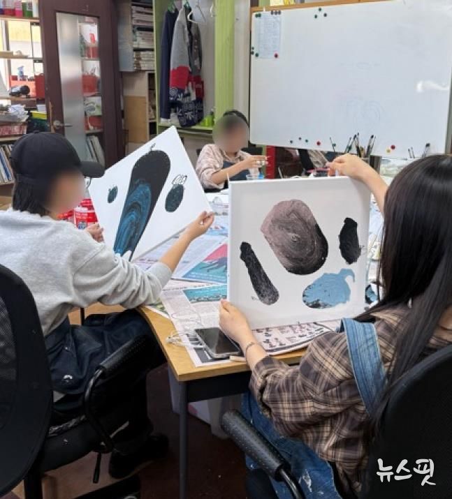 수원여자단기청소년쉼터 미술 전시회 '별빛을 보듬다' 개최