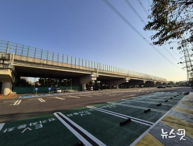 정왕동 체육공원 복개천 공영주차장