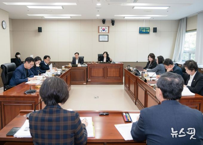 용인특례시의회 경제환경위원회, 행정사무감사 1일차