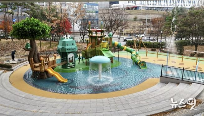 동백지구 늘찬근린공원 물놀이장 조성사업 현장 모습.(용인시 제공)