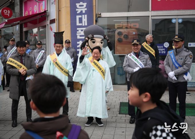 남양주시 다산2동에서 펼쳐진 민·관·경·학 아동 안전 캠페인 …정약용·포돌이 총출동