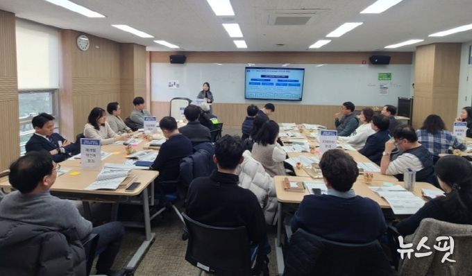 지난 12일 광명시평생학습원에서 '국제안전도시 분과위원회'가 진행되고 있다.