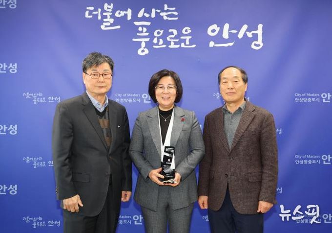 안성시, '복지정보안내도우미 사업' 우수기관 감사패 수여