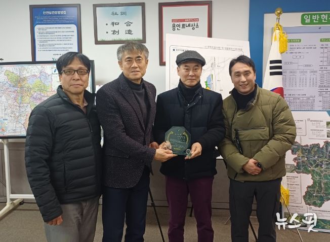 용인도시공사 모현복지회관, 지역 어르신들로부터 감사패 전달 받아